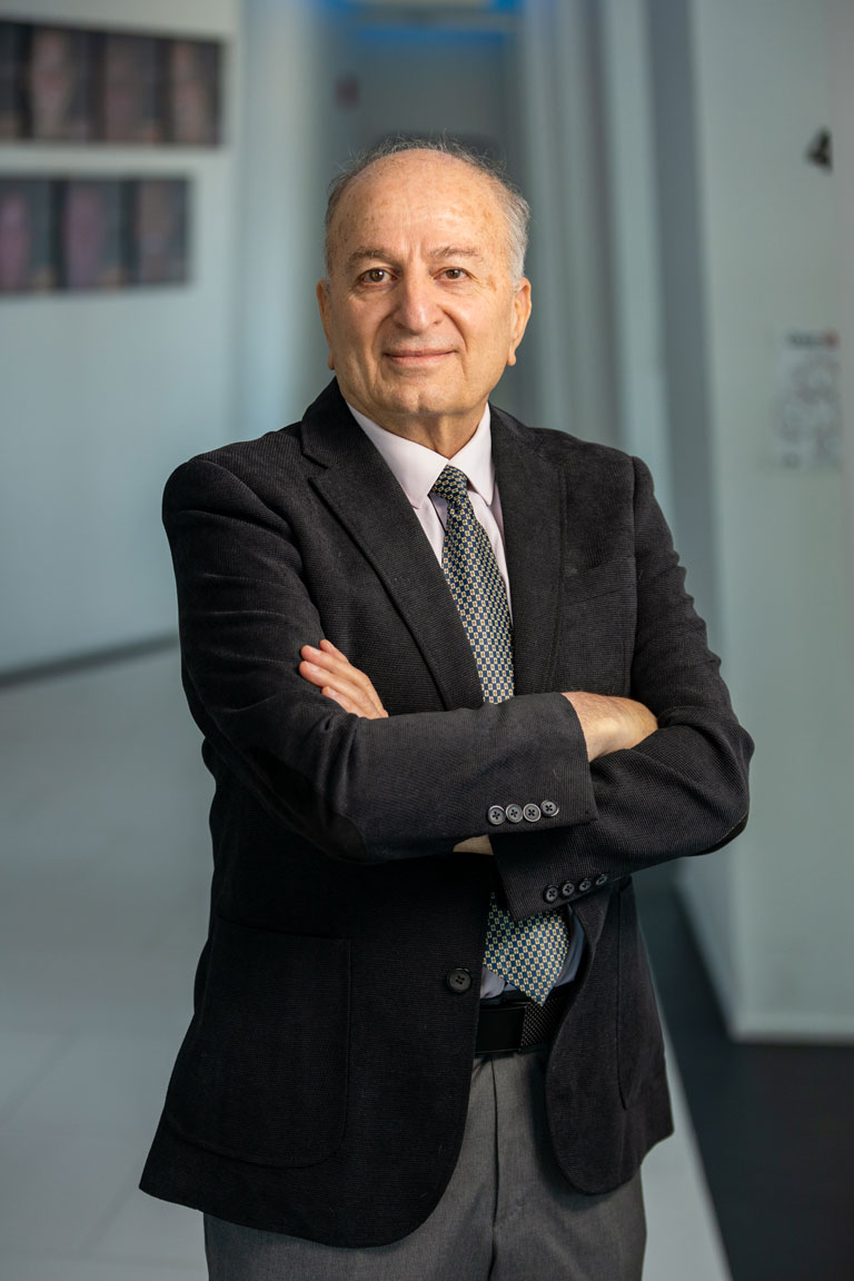 Farshad Farhoumand, DDS